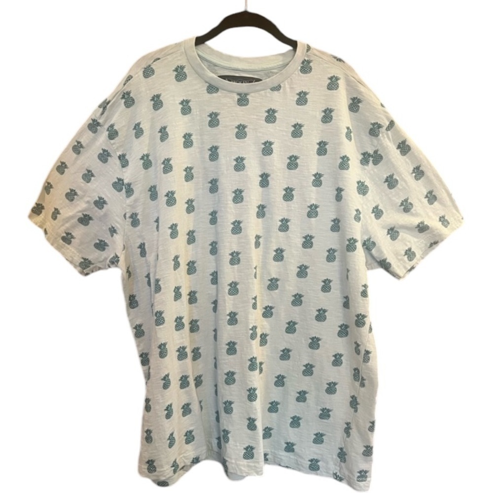 BROKEN THREADS- Men’s T-Shirt